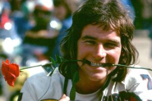 MotoGP: “Sheene”, documentário a não perder sobre o lendário piloto britânico thumbnail