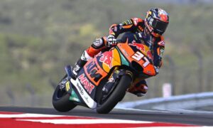 Moto2, Portugal, T2: Pedro Acosta dominante no primeiro dia thumbnail