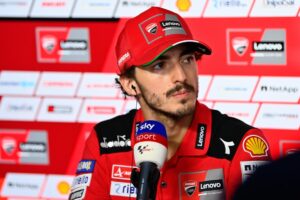 MotoGP, Francesco Bagnaia, 1º.: “A Ducati e a Aprilia são imbatíveis neste momento” thumbnail