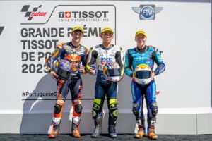 Moto3, Portugal, Grelha: Sasaki, Rueda e Kelso largam da primeira linha thumbnail