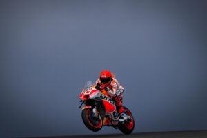 MotoGP, Marc Márquez e a penalização: “Alguém mudou a regra, não é culpa minha” thumbnail