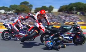 MotoGP, Portugal: Marc Marquez pediu desculpas mas acabou assobiado thumbnail