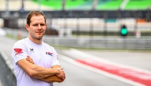 MotoGP, Stefan Bradl: “É brutal a quantidade de informações que temos de gerir numa corrida” thumbnail