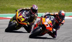 Moto2: Acosta vence, mas Arbolino avisa: “Isto não acaba aqui” thumbnail