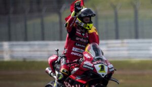 WSBK, Assen, Corrida 2: Hat-trick de Alvaro Bautista na Holanda thumbnail