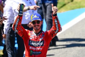 MotoGP, Francesco Bagnaia (1.º): “Estava um pouco assustado, estava a chover muito” thumbnail