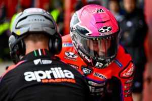 MotoGP, Aleix Espargaró (1.º): “Fui com o Pecco para ver quem destruía primeiro o pneu” thumbnail