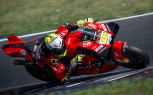 MotoGP: Alvaro Bautista está a experimentar a Desmosedici GP 23 em Misano thumbnail