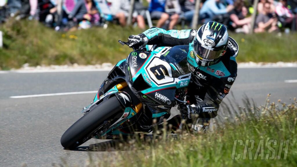 Michael Dunlop venceu hoje a corrida de Superbikes na Ilha de Man igualando  recorde de McGuiness - MotoSport