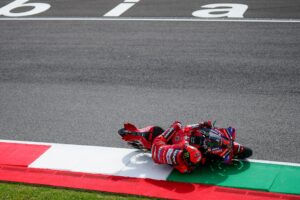 MotoGP, Queda de Bagnaia deixa campeonato mais animado que nunca thumbnail