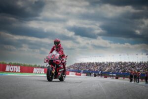 MotoGP, Francesco Bagnaia (1.º): “Não foi fácil, os de trás estavam a puxar muito” thumbnail