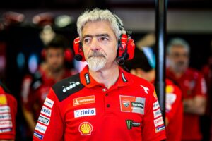 MotoGP, Gigi Dall’Igna: “A Honda e Yamaha cometeram um erro estratégico com Marquez e Quartararo” thumbnail