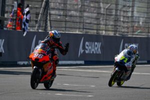 Moto3, Itália, Corrida: Terceiro triunfo de Holgado que fica ainda mais líder thumbnail