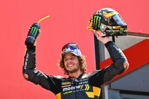 MotoGP, Marco Bezzecchi (2.º): “Foi difícil, mas tinha de dar um bom espetáculo aos fãs” thumbnail