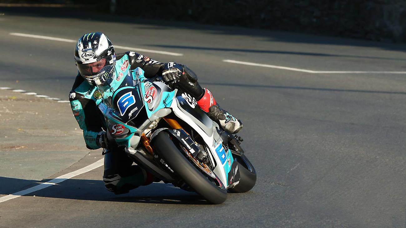 Michael Dunlop vence a primeira corrida do TT da Ilha de Man 2018