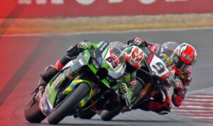 WSBK, Jonathan Rea (3º.): “Senti o contacto do Danilo na última curva e quase caimos” thumbnail