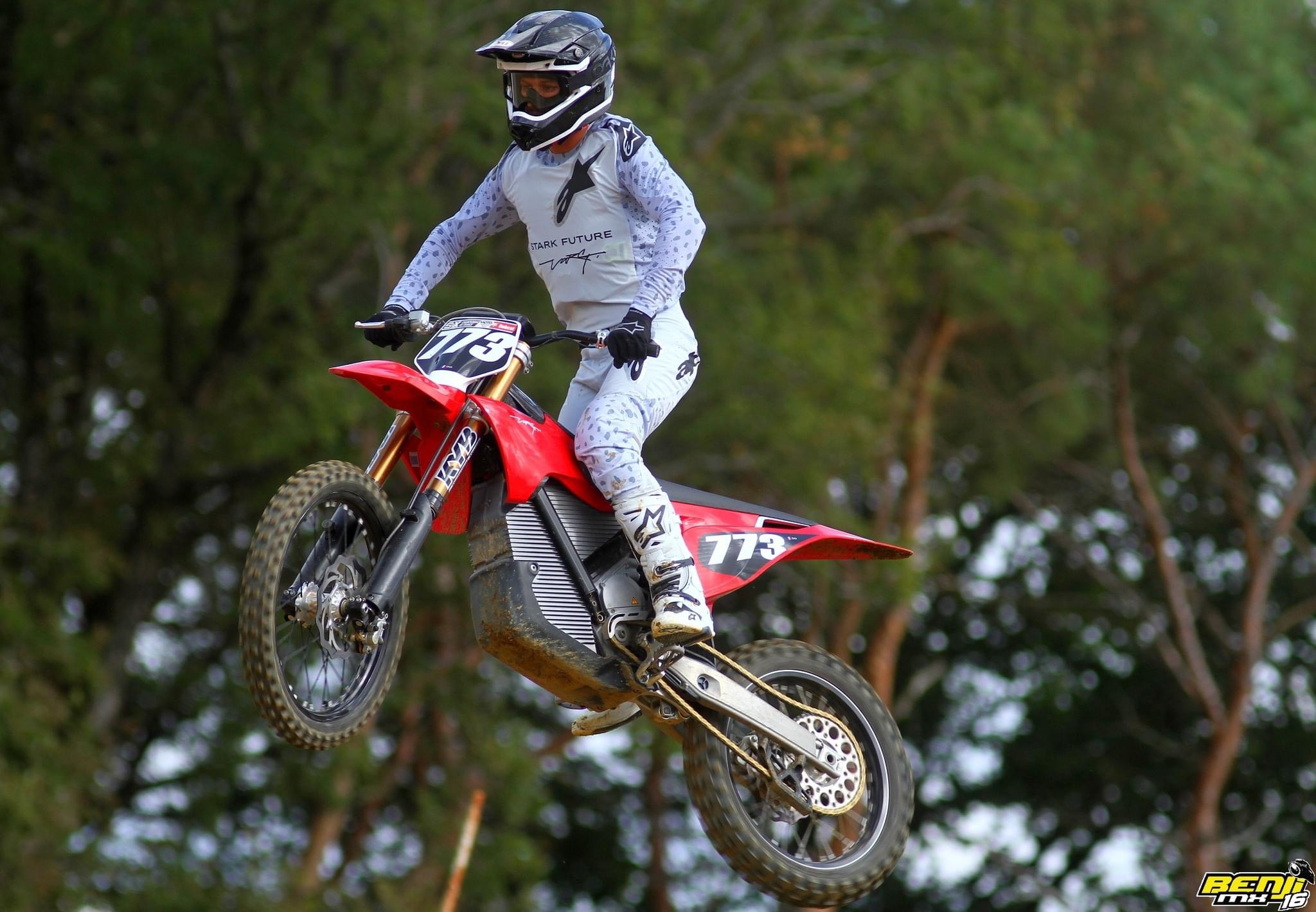 Vídeo Supercross França: 6.ª posição para a moto elétrica Stark Varg na estreia thumbnail