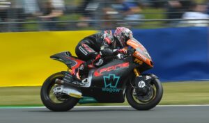 Moto2, Grã-Bretanha, T2: Aron Canet lidera os tempos combinados thumbnail