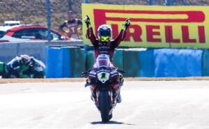 WSBK, França, Corrida 2: Bautista vence corrida de duas partes thumbnail