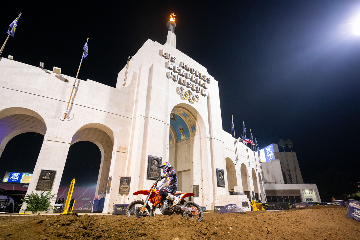 Vídeo SuperMotocross: O resumo alargado da Final em Los Angeles thumbnail