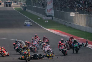 MotoGP, Sprint, ‘Momento da corrida’: Drama na curva 1 na partida thumbnail