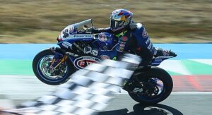 WSBK, França, Superpole Race: Toprak vence e Bautista atira Rinaldi ao tapete thumbnail