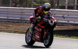 WSBK, Portimão, Corrida 2: Bautista vence Toprak num duelo emocionante, Rinaldi 3º thumbnail