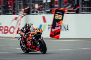 MotoGP, Brad Binder: “Quando o vento é tão forte, é difícil fazer alguma coisa” thumbnail