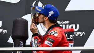 MotoGP, Francesco Bagnaia (2.º): “Queria dar possibilidade a todos de passarem o Jorge” thumbnail