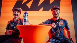 MotoGP, KTM ‘dividida’ para a final do Mundial de râguebi thumbnail