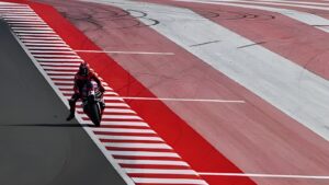 MotoGP, Maverick Viñales (2.º): “Pensei que tinha a pole, mas parabéns ao Luca” thumbnail