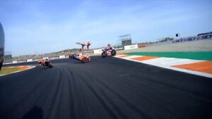 MotoGP, Jorge Martín cai e entrega título a Francesco Bagnaia thumbnail