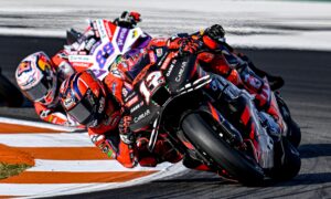 MotoGP, Lorenzo Salvadori (Aprilia): “O quadro de carbono não é a nossa prioridade” thumbnail