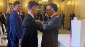 MotoGP: Fabio Quartararo nomeado cavaleiro pelo presidente Macron thumbnail