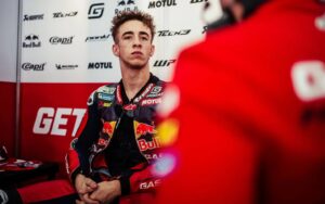 MotoGP, Pedro Acosta muito elogiado depois do teste de Sepang thumbnail