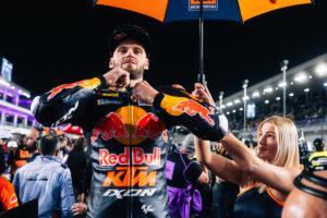 MotoGP, Brad Binder (2.º): “Surpreendido por ter feito os pneus durar até ao fim” thumbnail