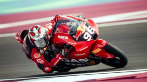 Moto3, Qatar, Q2: Holgado conquista a pole com novo recorde thumbnail