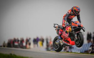 MotoGP, Jack Miller e o incidente entre Bagnaia e Márquez: “Explodiu ali no final” thumbnail