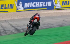 MotoGP, Ramón Forcada: “Que piloto vai para a Aprilia se não melhorarem a fiabilidade?” thumbnail