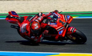 MotoGP, Vídeo: As quedas de Bagnaia e Bezzecchi na corrida Sprint thumbnail
