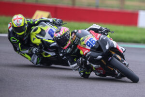 BSB Donington, Supersport Cup: Booth-Amos bate Oncu com vitória para a Triumph thumbnail