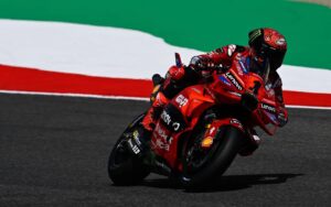 MotoGP, Itália, TL2: Bagnaia continua a liderar antes da qualificação thumbnail