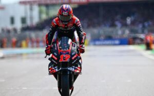 MotoGP, Maverick Viñales: “Nunca percebi porque a Aprilia ‘quebra’ sempre na segunda metade do campeonato”   thumbnail