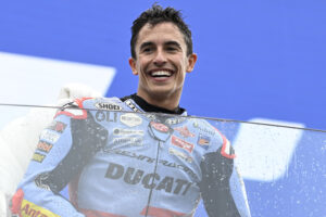 MotoGP, Marc Márquez: “Preciso de estar ao nível do Martin e do Pecco para lutar pelo título” thumbnail