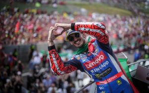 MotoGP, Francesco Bagnaia (1.º): “Ultrapassar quatro pilotos em curva e meia é incrível” thumbnail