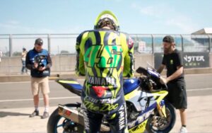 MotoGP, Rossi e Bagnaia em track day especial em Silverstone thumbnail