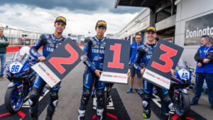 Yamaha R3 bLU cRU, Superpole: Japonês Yamane faz pole com recorde em Donington thumbnail