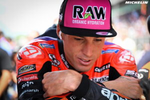 MotoGP, Aleix Espargaró, fez “uma luva especial” para tentar pilotar thumbnail