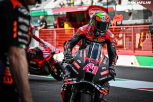 MotoGP – Aleix Espargaró vai “experimentar” a sua mão no FP1 em Sachsenring – irá falhar o GP da Alemanha? thumbnail