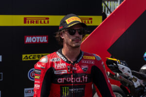 WSBK, Nicolo Bulega ‘não estava à espera de chegar a este nível tão cedo’ thumbnail